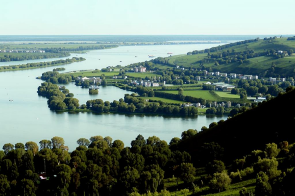 Ода («Долины, Волга, потопляя…»)