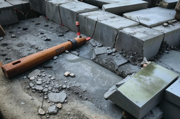 «Дробится рваный цоколь монумента...»