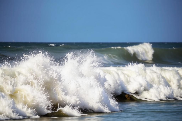 «Дробится, и плещет, и брызжет волна...»