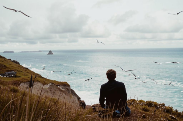 «У моря сижу на утесе крутом...»