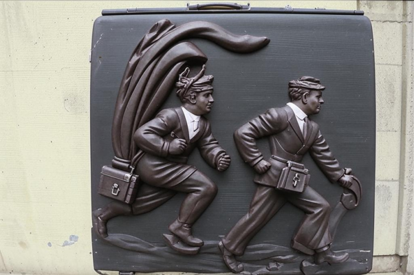 Чиновник и курица («Басн…»)