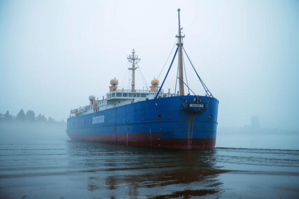 «Помню горечь соленого ветра...»