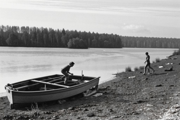 «Глохнет одинокая моторка...»