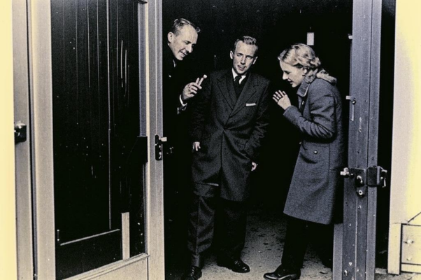 Ветер («Одинокий, затравленный зверь …»)