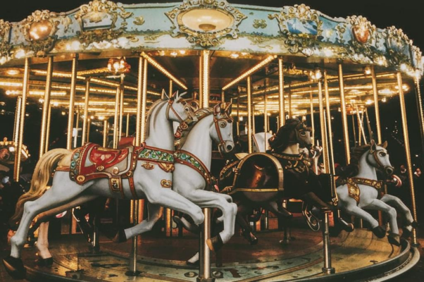 «Карусель, карусель... Снова дни закружились мои...»