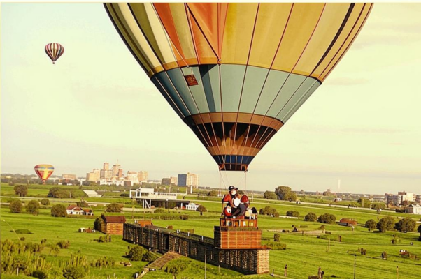 «По вторникам над мостовой...»