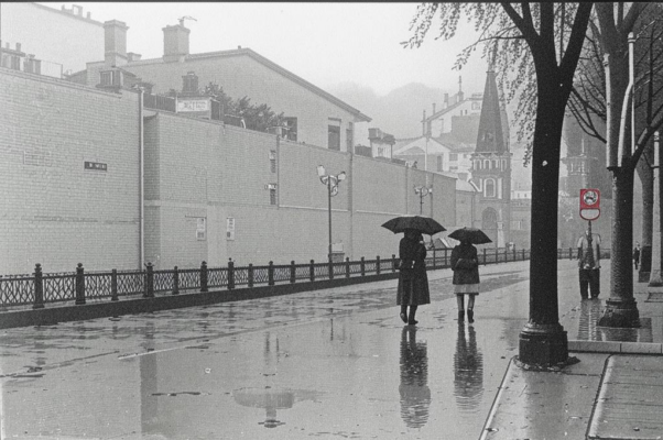 Дождь («Я рад всему: что город вымок…»)