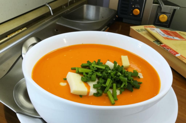 «В диетической столовой...»