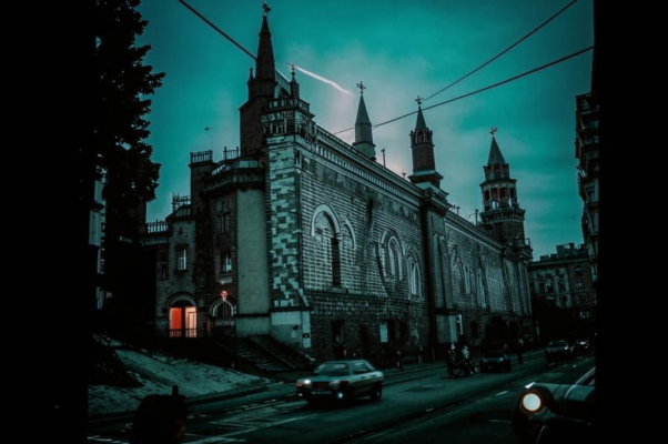 «готической ночи постройка...»