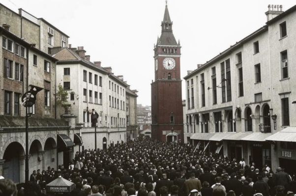 «куранты в зените ковали века...»