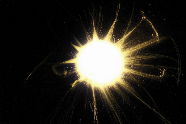 «Почему вот этой пылинке...»