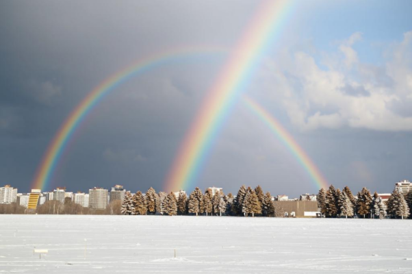 «Наше счастье, как зимняя радуга...»