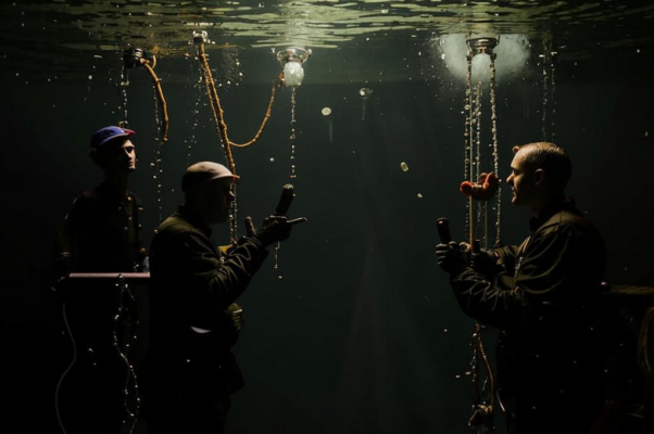 «По глубинным судить приметам...»