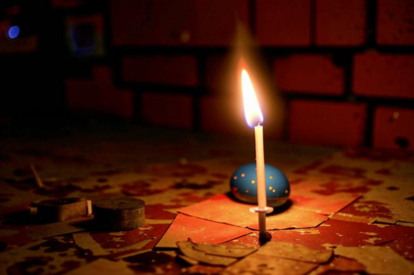 «Февраль. Морозный луч на крашеном полу...»