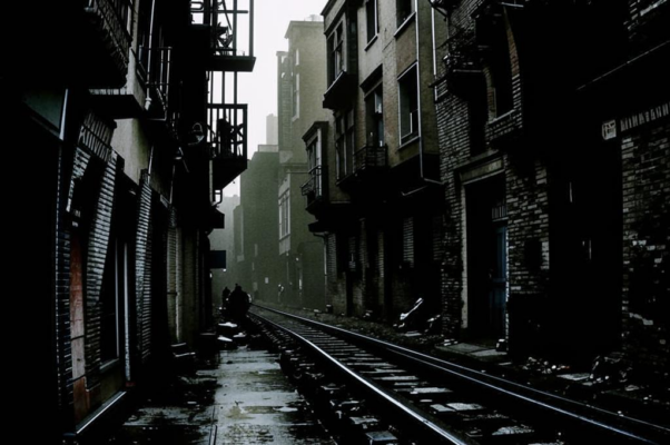 «Дом на дом вскочил, и улица переулками смутилась...»