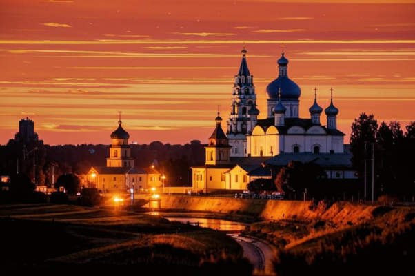 «Одному-то сужено — ряса да скиты...»