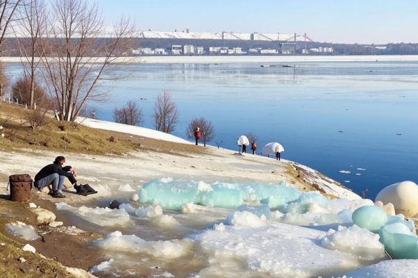 «Пахнет весной и смолой...»