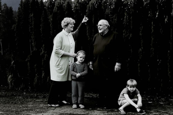 «Перебираю родовой архив. –...»