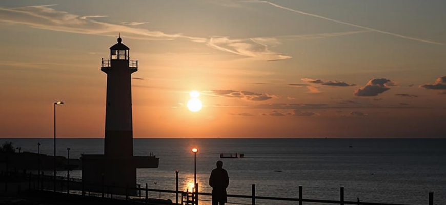 «Идет купаться портовой рабочий...»