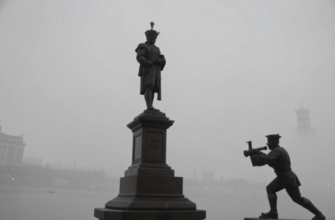 «Над Невой завывает сирена...»