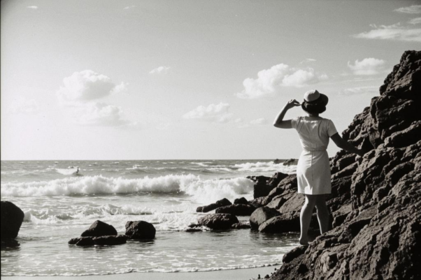 У моря («Знаю я, как волны с камнем спорят…»)