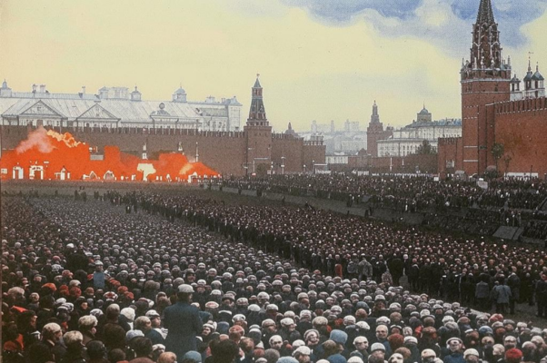Похороны («Шли они с гробами раскрытыми…»)